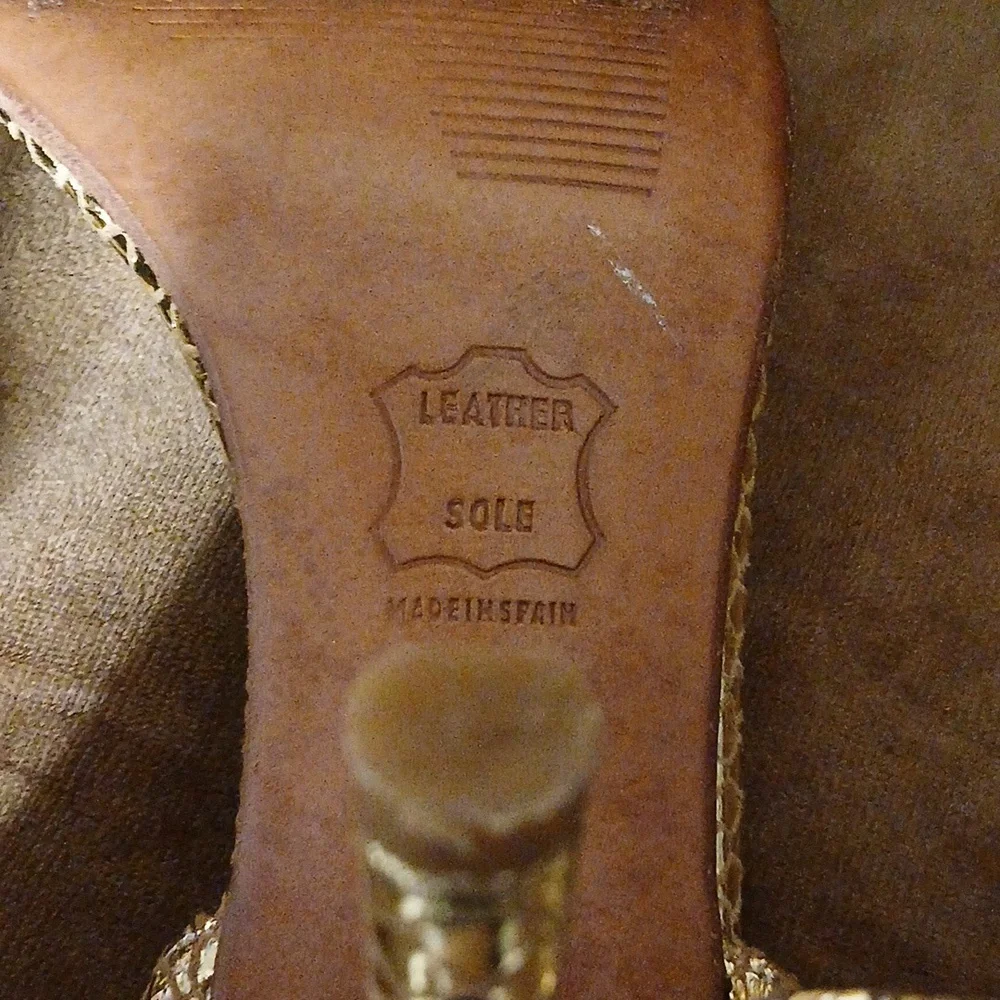 Stuart Weitzman for Russell & Bromley Gold Stilleto Sandals 7.5 - Picture 5 of 13